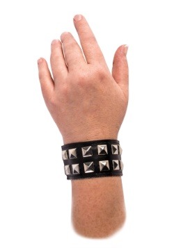 Pulsera con tachuelas