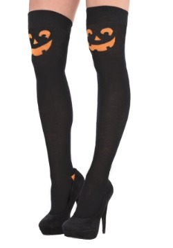 Calcetines de calabaza sobre la rodilla
